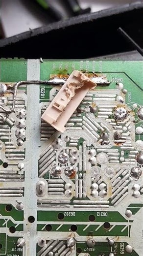 tricks to remove connector sockets #serviselektronik #repair #tricks #ideas #solderingtutorial