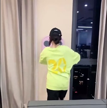 2024 New Music Boxing Machine with Boxing Gloves,Wall-Mounted Boxing Machine,9 Modes Adjustable Boxing Wall Target,for Parent-Child Exercise,Gifts and Gym