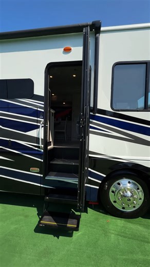 Step into luxury with the 2026 Holiday Rambler Vacationer 35K. ◾2 Slides ◾King Bed ◾1.5 Baths ◾Three-Burner Cooktop Discover more about the Vacationer: https://www.generalrv.com/holiday-rambler/vacationerutm_source=ig&utm_medium=Social&utm_campaign=Reel | General RV Center