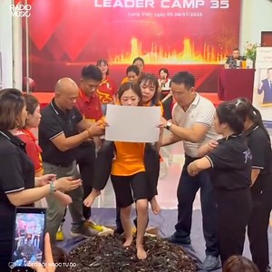 595K views · 8.3K reactions | Gánh mẹ 蠟 | Radio Music | Facebook