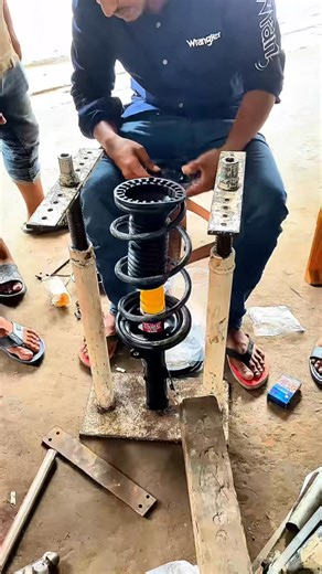 17K views · 67 reactions | How to feating new shockabserber !# suspension #shockabsorber #coilsprings #mounting #upgradedmechanic | Upgraded Mechanic | Facebook