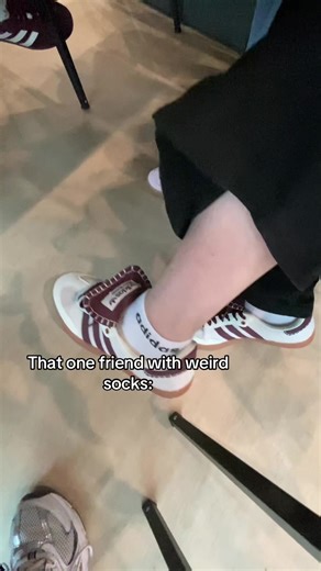 @lynn💞 ( filmcredits naar @eva.degier ) #school #relatablememes #socks #fyp #JvO