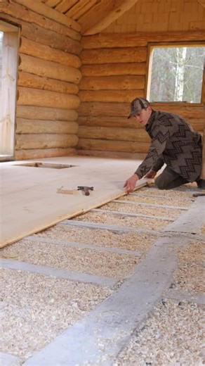 Bjorn Brenton on Instagram: "Finally, the floor is finished. One of the hardest stages of this build — but absolutely worth it. Metal mesh for rodents, kraft paper as a breathable layer, and traditional sawdust insulation mixed with lime — a natural, time-tested way to keep a wooden floor warm and protected. Now I can finally walk freely inside my log cabin and move on to the interior work. Merry Christmas to all of you. Wishing warmth, peace, and happiness in your homes 🤍 🎥 The new video is a