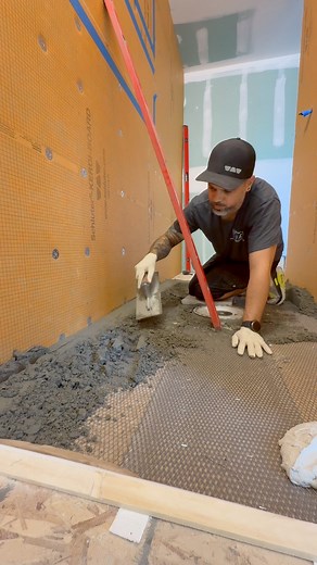 How to Install a Mud Bed Correctly — Step-by-Step Done do @timberline1 with @schlutersystemsna #schlutersystems #giftedbyschluter #diy #schluter #tile #craft #gifted #teamorange | Jose Cabral