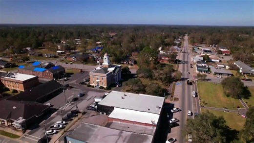 14K views · 117 reactions | Communities like Metter, Georgia, are often assumed to be deeply red – but this year, there's quiet support for Vice President Kamala Harris. Major Garrett met with voters in rural areas to see how the 2024 election is playing out in the farmlands of the battleground state. | CBS Evening News | Facebook
