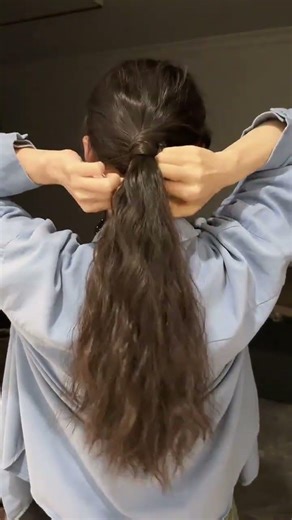 How to Make a Ponytail Without a Rubber Band
