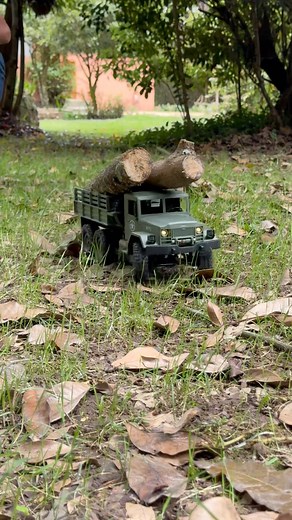 camion militar doble troque a control remoto reo 6x6 compralo en nuestra tienda en bogotá en el cc punto 72 local 45 o en www.carrosrccolombia.com 😃#military #rccolombia #rc #radiocontrol #camionescolombia | carrosrccolombia