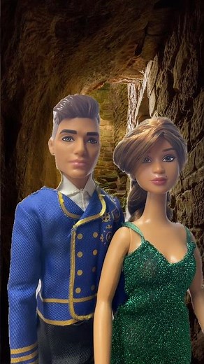 Anna and Elsa’s Family Summer Movie Night! 🍿Pt.27 Dolls - Fun Play- Barbie Ken