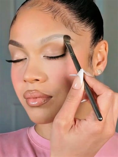 So easy! Get perfect eyebrows effortlessly！#tintedbrowge #eyebrowshape #eyebrowslit #makeupreview #beauty #browtint #browgel #stampeyebrow #fyp #eyebrow #tint #soapbrows #soap #brownies