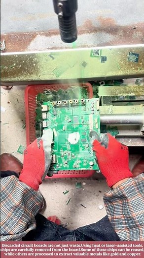 Hidden Gold in Electronics: Watch How Chips Are Removed from Old Circuit Boards