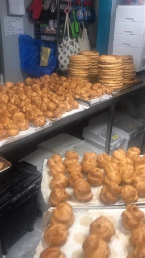 Just A Little Sneak Peek 🫣 Of This Special Record Order .. It’s Over 430 Profiteroles , Nicole Has Been Smashing It All Night 🧑🏻‍🍳👍🏼 We Are Super Excited To See The Final Outcome Tonight 🍓🍫🤫🤫🤫🤫 | Sweetie Pie’s Bake Shop