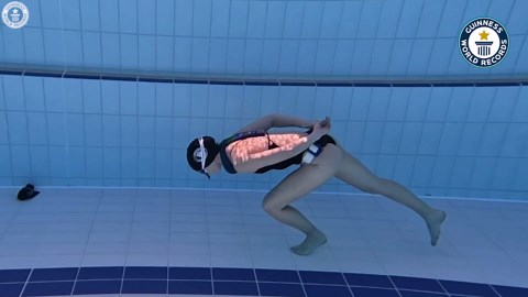 Amber Breaks World Record for Longest Underwater Walk with One Breath