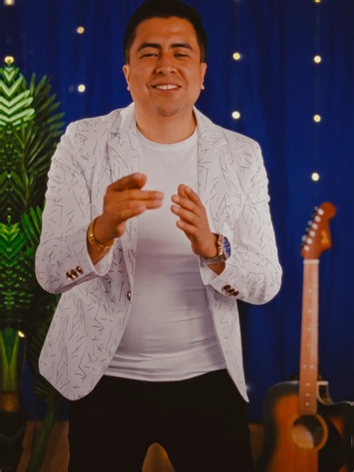 Feliz cumpleaños y éxitos — Canción para dedicar en cumpleaños