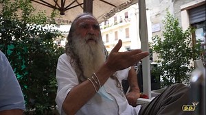 🖼️ VIA SAN FRANCESCO, L’ULTIMA INCANTEVOLE OPERA DEL PITTORE PINO MAINIERI 🎤 VIDEO E INTERVISTA ALL’ARTISTA REALIZZATI DA PAOLO E ALFONSO PERROTTA Dal quartiere Cancello a Corso Garibaldi, una sola strada scende diretta. Storica, come tutto il circondario che attraversa, Via San Francesco arriva quasi “a picco” sul lastricato che poi s’innesta con Via Nazionale, sciogliendosi in un bivio stretto come l’angolo di un familiare corridoio. Proprio sul muro che delimita il passaggio dalla Via al Co