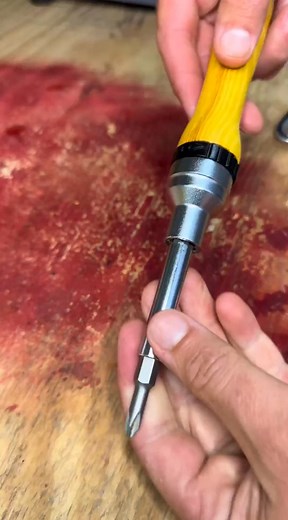 4.9K views | I had a screw loose when I made this video. #fyp #foryou #foryoupage #asmr | Woodworkingplans | Facebook