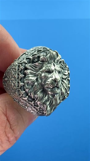 Sovereign Lion Ring. Sterling silver, only available at GeoffThomasDesigns.com #lion #lionring #lionjewelry #jewelryaddict #sterlingsilver #ringsofinstagram | Geoff Thomas Jewelry