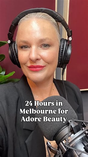 Amanda Ramsay on Instagram: "A whirlwind and wonderful 24 Hours of power in Melbourne with @adorebeauty 😬 I don’t love being in an Uber at 5am 😝 JetStar flight, packed in like sardines, when the F did the seating get so ridiculously tight? 😝 Speaking of tight, had to unbutton my jeans to survive a simple 2 hour flight, Menopausal belly fat spare tire expansion issue is gettin real 🎧 Uber to @humdingerstudios to record a Podcast for BeautyIQ Uncensored with hosts @hannahfurst and Melissa 👯‍♀