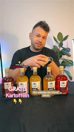 Das Knobifreund 3er-Set von Ölfreunde ist ein echtes Must-have für alle, die intensiven Knoblauchgeschmack lieben. Hergestellt auf hochwertiger Öl-Basis, perfekt abgestimmt und vielseitig einsetzbar – ideal für Pasta, Fleisch, Gemüse, Salate, Marinaden oder frisches Brot. Der Geschmack ist kräftig, rund und ausgewogen, ohne künstlich zu wirken. Durch das praktische 3×500 ml-Set hast du immer ausreichend Vorrat für Küche, Grillabende oder größere Runden mit Familie und Freunden. Perfekt für alle,