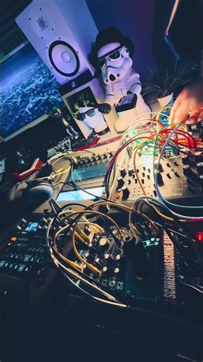 This isn’t just a flightcase with gear. It’s a whole instrument for #livetechno