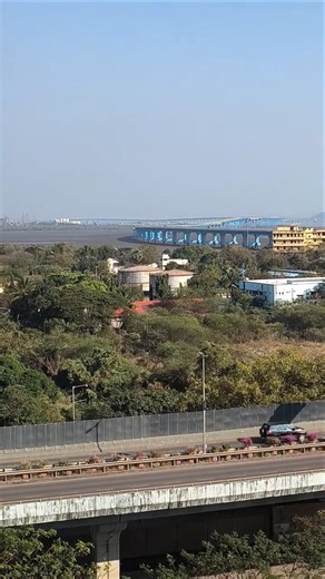 Showers 🌧️ in the morning reducing particulate pollution resulting in clear views of Eastern Harbour