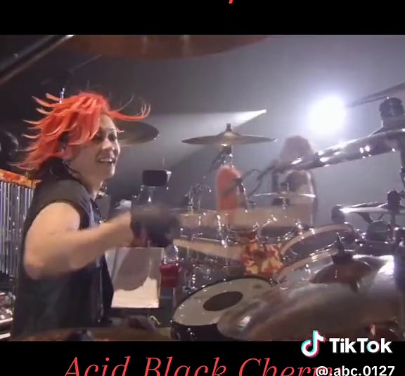 Acid Black Cherryのビッグステージ