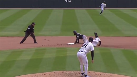 Javy Báez mostrando su magia 🪄 El Mago Javy Báez demostrando sus dotes en la defensa con este tag para sacar al corredor de la segunda base. Por ahí no pasa nadie ❌ #mlb #mlbentab #puertorico #boricua #javierbaez #detroittigersbaseball #detroittigers | TAB Deportes