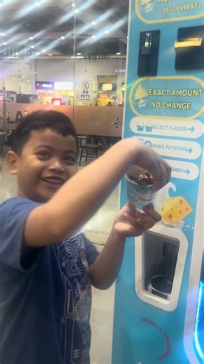 My first time using a ice cream vending machine 😁