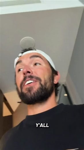 come hang out with me and my straight man carryon in australia 🇦🇺 tour info below: 2/16 Brisbane 2/18 Perth 2/20 Melbourne 2/23 Adelaide 2/26 Sydney 🎟️ LINK: www.nurseblake.com/pages/tour | Nurse Blake