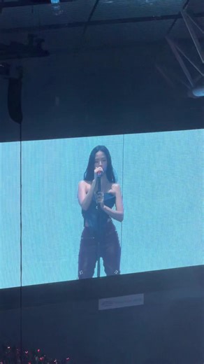 hugs & kisses — Jisoo performance day 1 #DEADLINE_IN_BULACAN #blackpink #blinks #deadlineworldtour #fyp