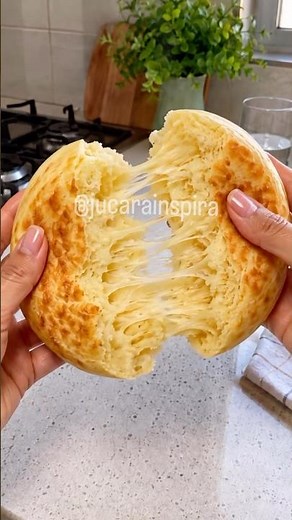 3-Ingredient Skillet Cheese Bread: Quick and Easy! 🧀 #CheeseBread #easyrecipe