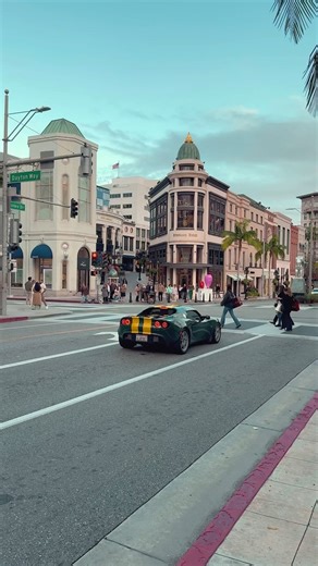 383K views · 636 reactions | Los Angeles, where palm trees dance under the sun . . #losangeles #lossantos #gta #dtla #reelinstagram | Photobyfarad | Facebook