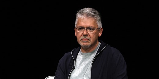 Apple to Revamp AI Team After Announcing Top Executive’s Departure