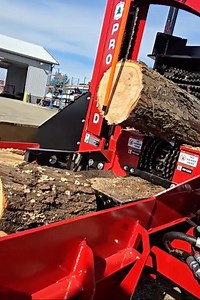Pro-MP Diesel #FirewoodProcessor Testing! This mobile log processor has a 56HP Hatz diesel engine, 4"/5" hydraulic cylinder, dual 30 gallon hydraulic tanks, standard 4-strand live deck, and optional 10' or 18' integrated conveyor. Weighing in around 8000 lbs and capable of cutting logs up to 32' long and 24" in diameter, dollar per pound this machine is the best value available in any Western manufactured processor. More information: https://www.timberwolfequip.com/products/pro-mp-diesel-firewoo