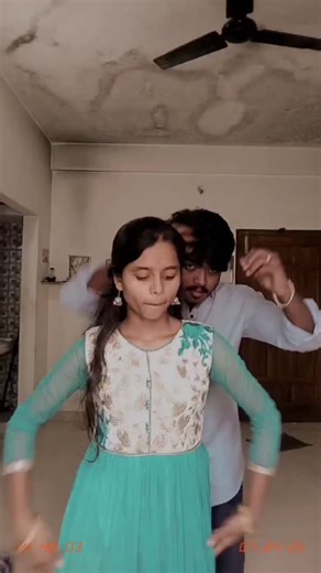 𝗺𝗮𝗻𝘂❤️𝗿𝗲𝗻𝘂 on Instagram: "Obale ವಿಡಿಯೋ 😂ಮಾಡ್ತಾಳೆ ನನಗೆ ಮಾಡಕ್ಕೆ ಬಿಡ್ತಾ ella ಇದು ಯಾವ್ ನ್ಯಾಯ ಹೇಳಿ 😂 . ವಿಡಿಯೋ ಬೇರೆ ಮಾಡಕ್ಕೆ ಆಗ್ತಾ ಇಲ್ಲ friends for swalpa time sari ella 🙏 #nimma_jodi_01 #couplegoals #viralvideos #kannadarells #comedyreels"