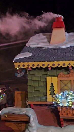 Mickey's Once Upon A Christmastime Parade - Olaf