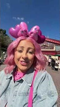 COME GET MY BAG SIGNED BY DISNEYLAND PARIS CHARACTERS !?🥹🏰💘 #shorts