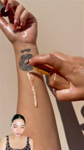 DIY body shimmer at home ❣️😍#beautytips #hack #bodyshimmer #highlighter #shorts #diy