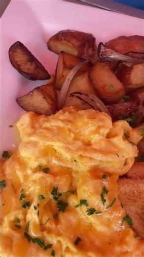Come to Brunch with me Truth Restaurant in Chicago! #brunch #chicago #youtubeshorts #travel