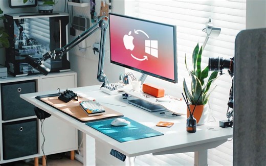 【Desk Tour】明亮舒适的家庭办公室工作桌面 & Mac/Win双系统混合办公 | 桌面美学分享