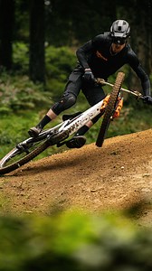 215 reactions | Frix doesn’t ride bikes — he styles them. COMMENCAL T.E.M.P.O. POWER   @leonlenses / @commencalbikes  @nicolasbrizin | COMMENCAL | Facebook