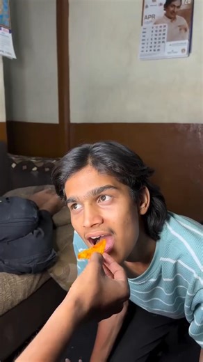 “Tag your bikari friend who never pays but eats full meals 🍽️”😂😂 #viral #viralreels