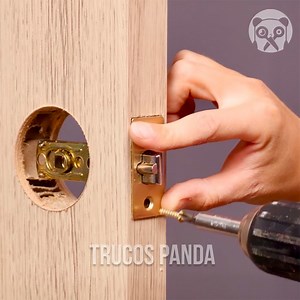 1.2M views · 31K reactions | Cómo instalar cerraduras en casa sin estresarte en el proceso  | Trucos Panda | Facebook