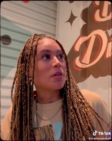 Puerto Rican Female Rapper from the Bronx | Hip-Hop Freestyle