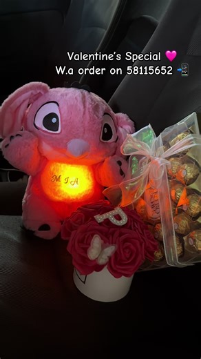 Breathing stitch (blue ou rose) avec nom mini bouquet avec initial (plusieur couler dispo), stock limited 🩷💙 w.a order on 58115652 📲 livraison a travers ile 🏝️ #breathingstitch #bouquetmauritius #maurice