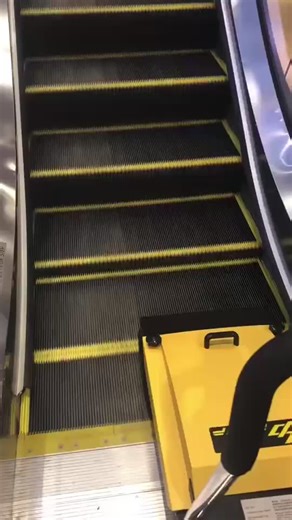 Yangzi LT2 Shopping Mall Escalator Cleaner Electric Commercial Escalator Step Cleaning Machine