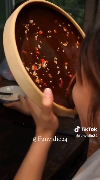 3 Sisters Enjoying Chinese Mukbang with Chili