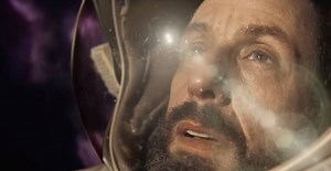 Adam Sandler se enfrenta a una crisis emocional en el espacio en el tráiler de 'Spaceman'