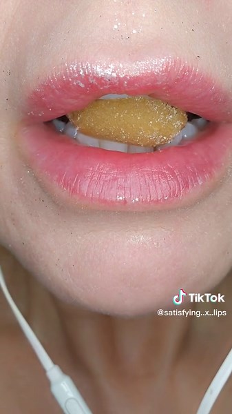 Satisfying ASMR Eating Video: Konako Dango 🍡