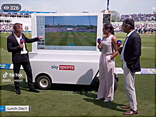 First ball of an ashes series 👀💥 Mitchell starc on 💥 #fyp#cricket #mitchellstarc