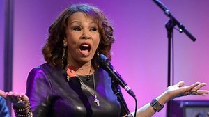 Candi Staton performs her new single